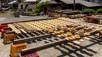 窯元が並ぶ「皿山地区」。