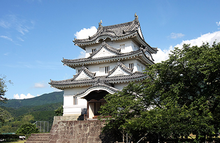 層塔型天守 <宇和島城>