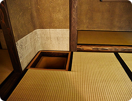 炉は、現在定まっているサイズよりもひと回り小さい。
